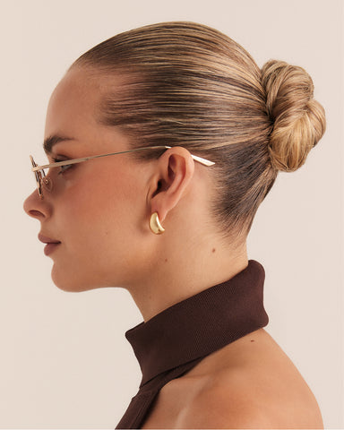 Women's sunglasses with metal gold frame, double bridge design and tinted lenses