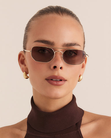Women's sunglasses with metal gold frame, double bridge design and tinted lenses
