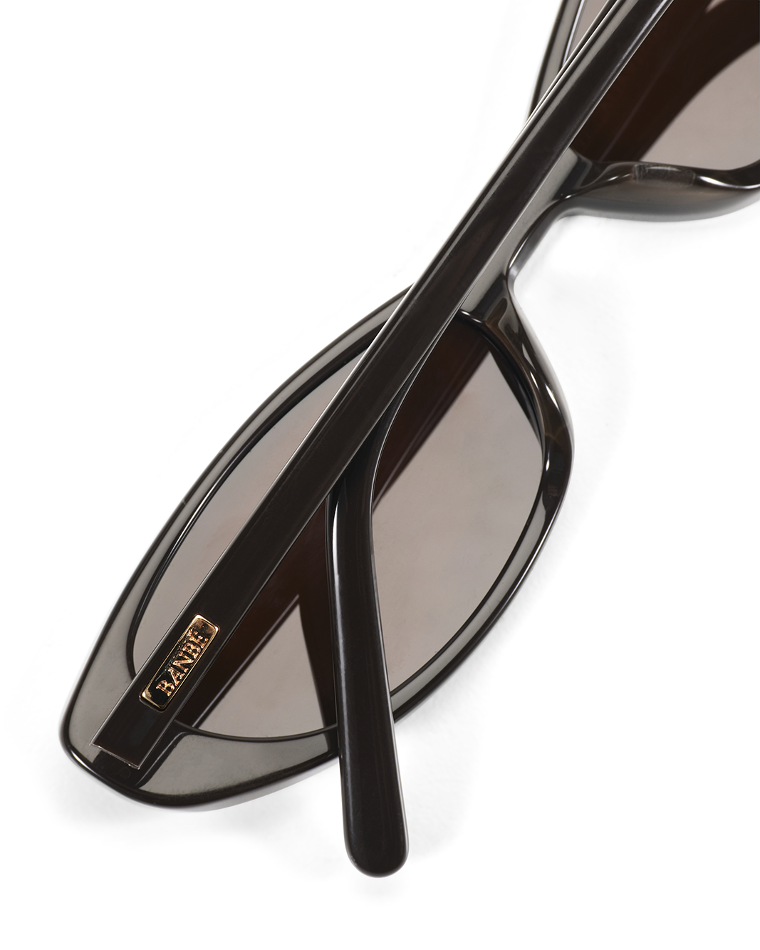 THE MONA - DARK CHOCOLATE-CINNAMON The Mona by Banbé are modern