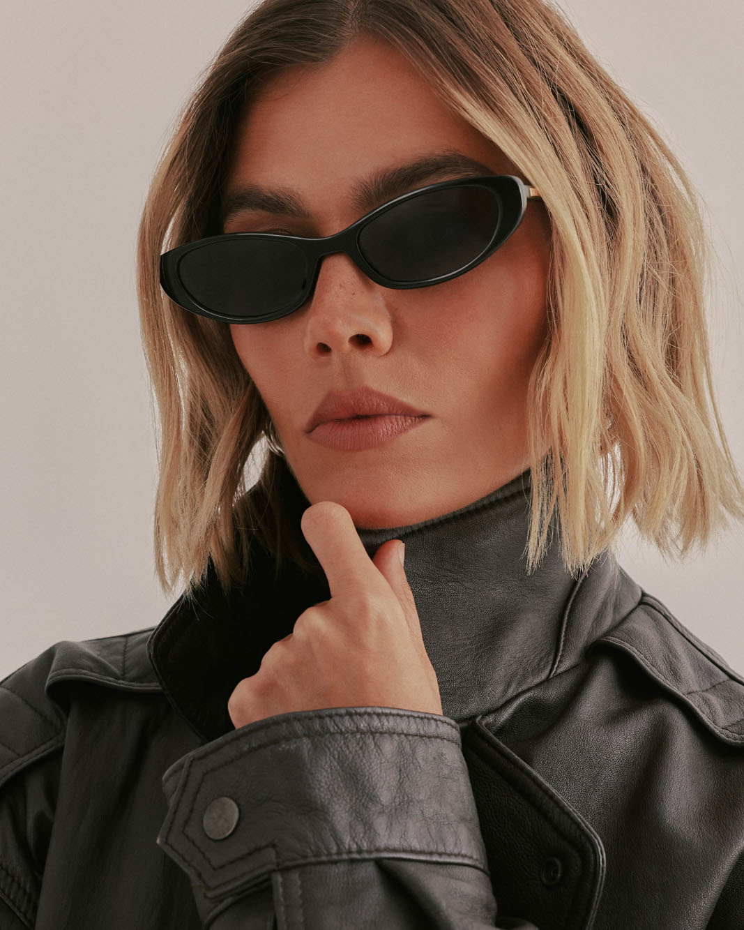 THE MONA - BLACK-BLACK